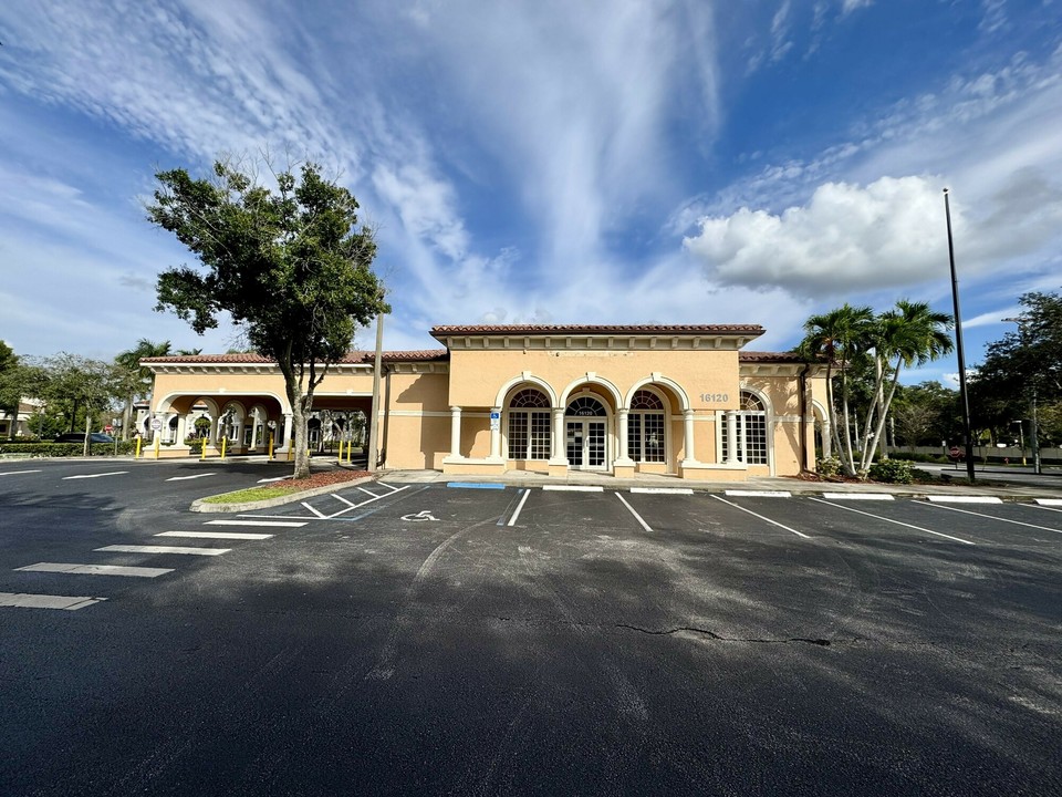 theBrokerList's tweet image. 16120 S Jog Road, Delray Beach, FL, 33446 #DelrayBeach #Florida #CRE @slccommercialre #Office #SingleTenantOffice thebrokerlist.com/properties/161…