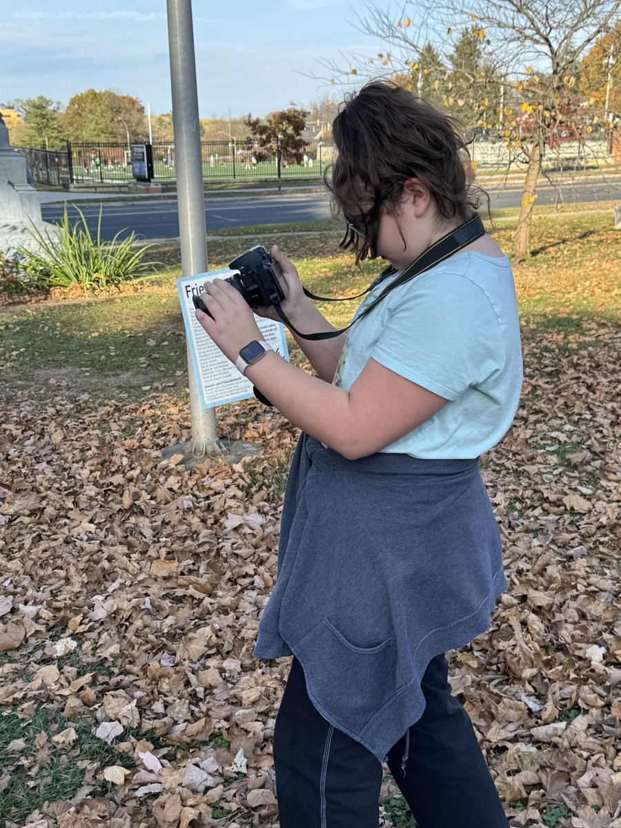 MrskrauseArt's tweet photo. Photo club at the Rose Garden today practicing with their cameras πΈ @NitschmannMS @NMSTeamPitt @BethlehemAreaSD #basdproud #nitschmannnation #basdart #photoclub https://t.co/lRXCxMFAki