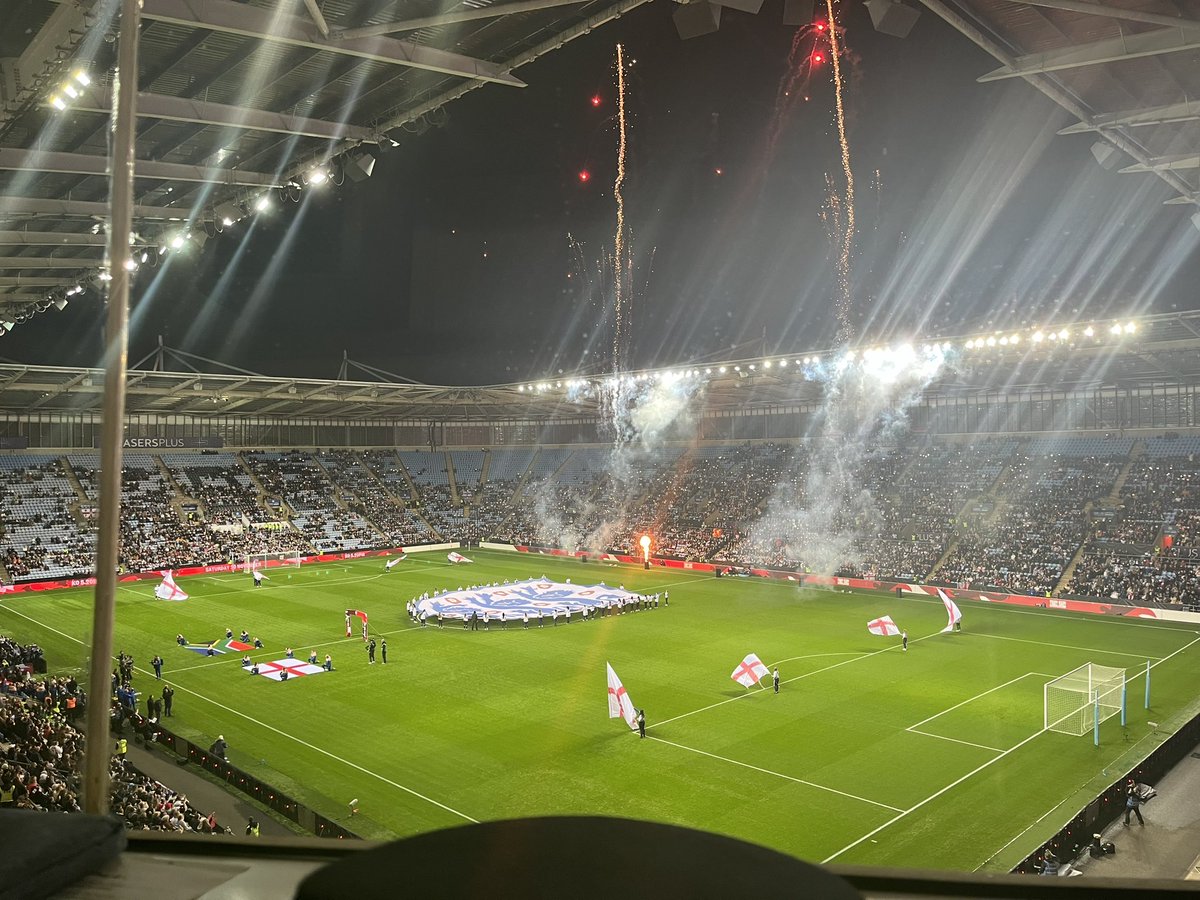 TimRobinsonOps's tweet image. Privileged to be back @CBSArena tonight for England international with the @Lionesses taking on South Africa.