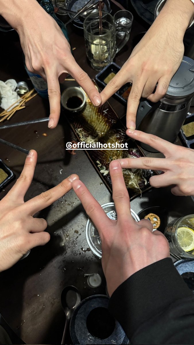 moonlight0125_'s tweet photo. 핫샷 데뷔 10주년 축하합니다!
젓가락 너무 귀여워요 ㅋㅋㅋ 
Forever Young! 

#핫샷 #HOTSHOT https://t.co/Q2PJ84UKut
