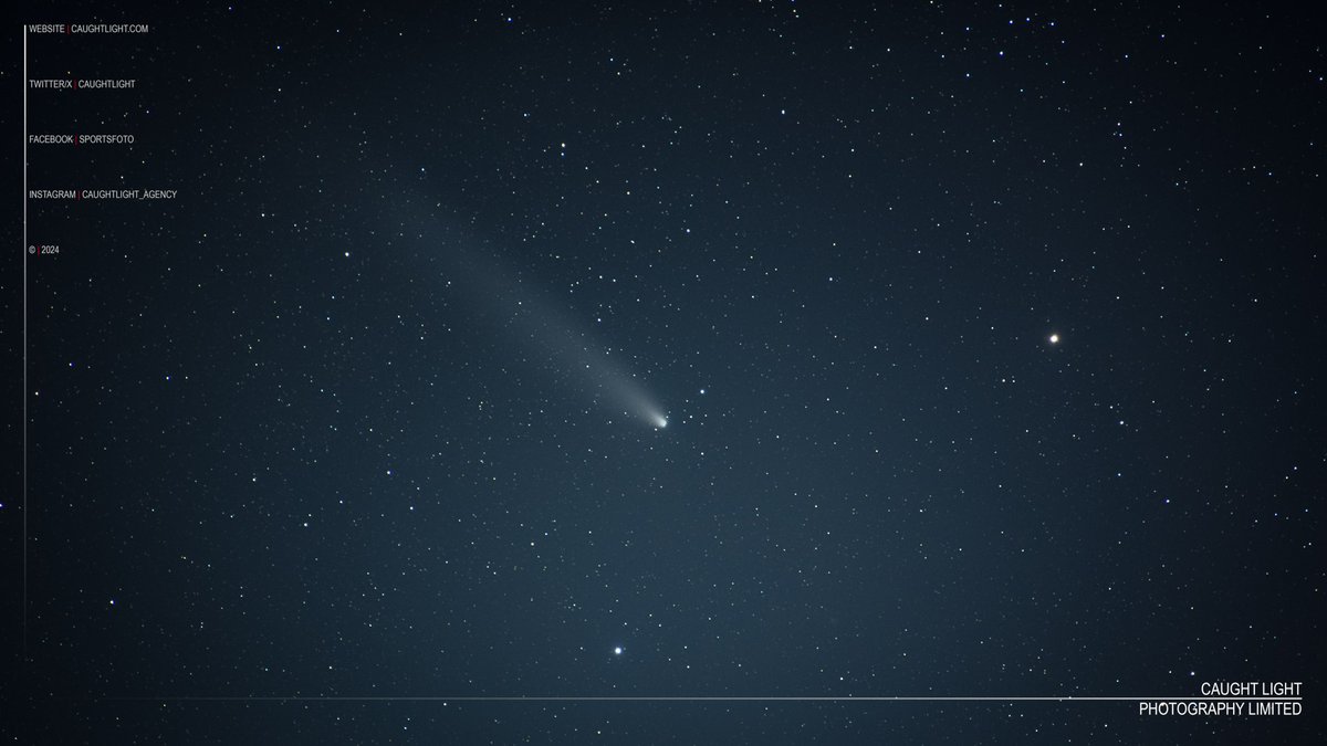 caughtlight's tweet photo. Comet C/2023 A3 (Tsuchinshan-ATLAS) this evening at around 7:15pm.
It is now nearly 135 million KM away and light from it takes 7 1/2 minutes to get to Earth.
#comet #Astrophotography #Tsuchinshan #Tonight #Astro #WrongLens https://t.co/7b8LTCCiCs