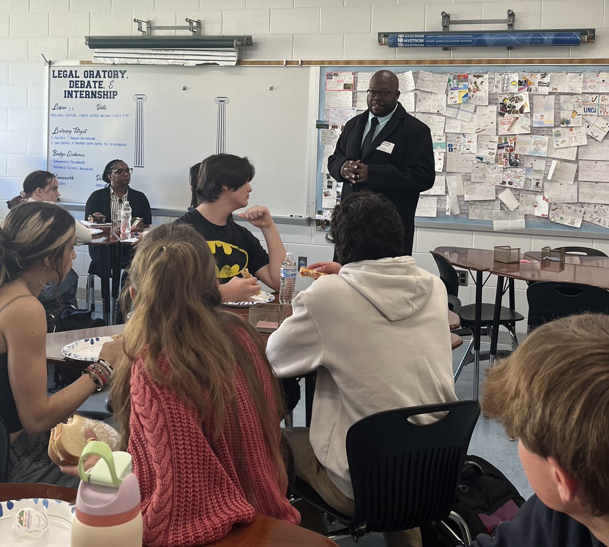 SammiBetham's tweet image. We were honored to host Mr. Tarrane Parker, Director of DEI from @NNSYNews and members of his team at today&apos;s T.I.D.E. Student Voice Group meeting @FirstColonialHS  Students learned about S.T.E.A.M. opportunities &amp;amp; building inclusive communities! #WeRFC 💙💛