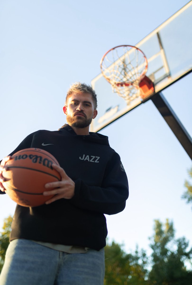 jazzteamstore's tweet image. Hoodie weather, Jazz edition. 🍂👀 #LayerUp #UtahJazz #TakeNote