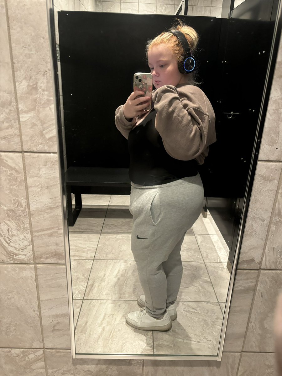 justanothafat69's tweet photo. 75lbs down so far, 83 more to go 💪💪💪 https://t.co/oSnHyc71vl