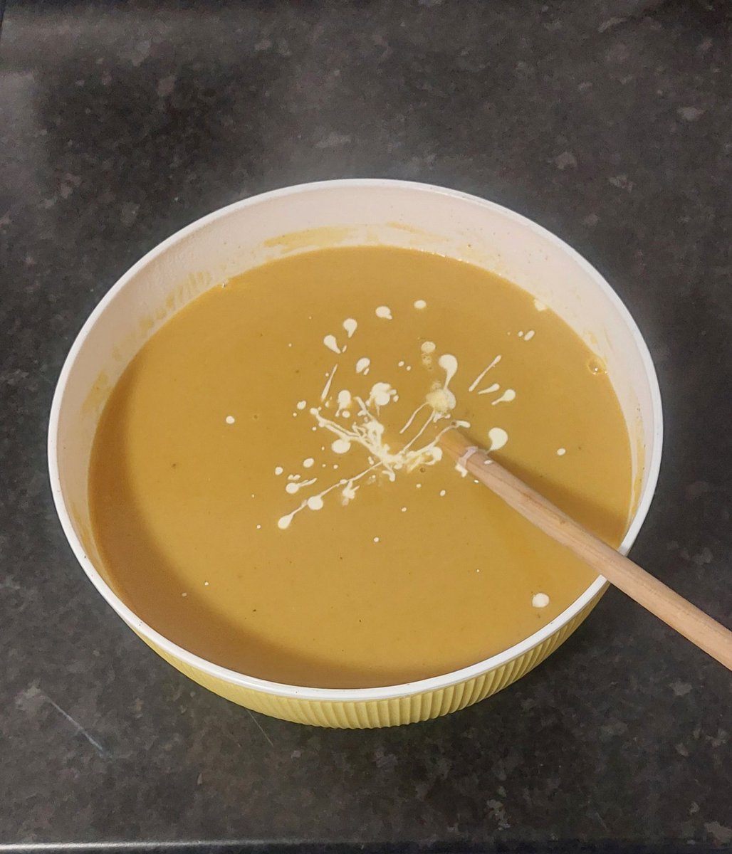 cerie30's tweet photo. Pumpkin Soup &amp; Garlic Croutons made as a treat for my workmates 😋 🎃 🍲 #autumnaltreats🍂🌰 #homecookedmeal #pumpkin🎃 #soupseason #lewiswontlikeit😆 https://t.co/qAPt6QXGzn