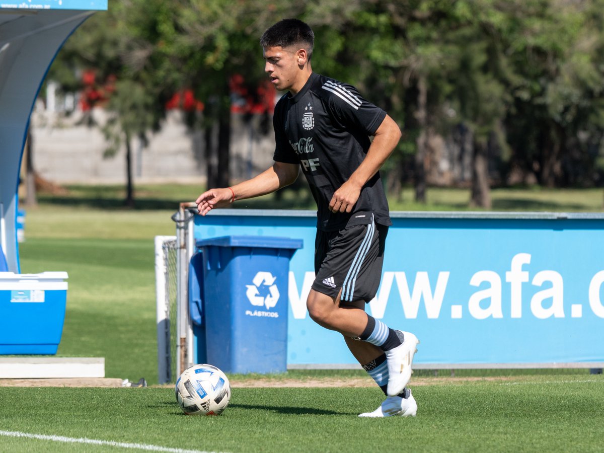 Argentina's tweet photo. #Sub20 Martes de actividad para la Selección del Ascenso 🫡

📝 https://t.co/w9ZmPmZCSN https://t.co/I2LnvPyhAo