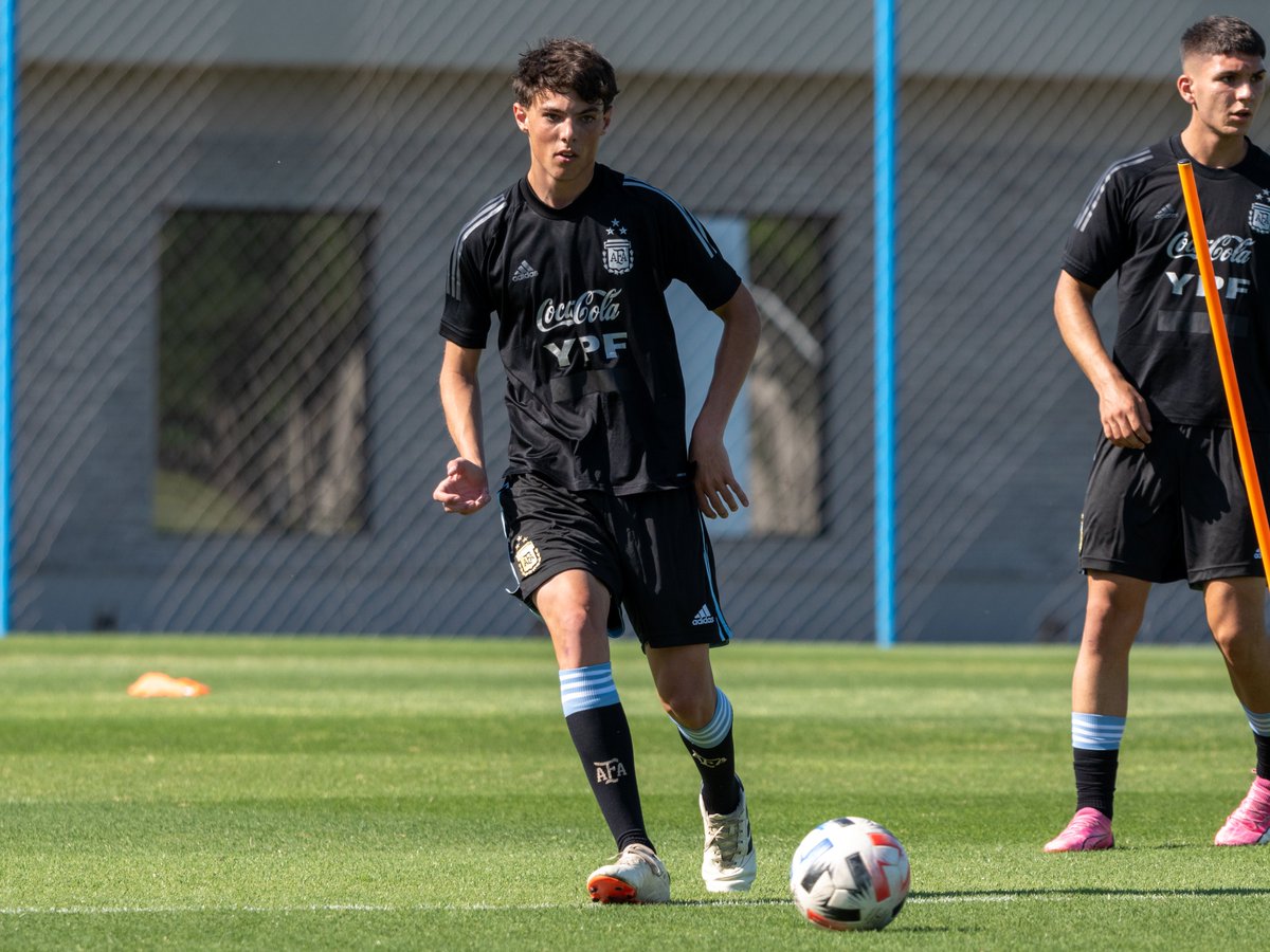 Argentina's tweet photo. #Sub20 Martes de actividad para la Selección del Ascenso 🫡

📝 https://t.co/w9ZmPmZCSN https://t.co/I2LnvPyhAo