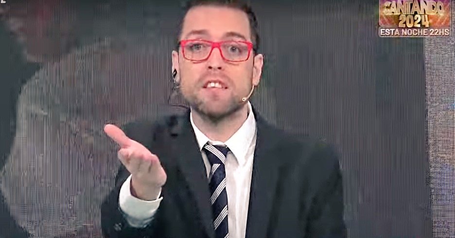 TVYMSEspectcul1's tweet photo. #injustificable #acoso al #hermano de #guillermofrancella en pos de un chisme cuando dijo que no iba a hablar🫣
Mientras en el piso el #rejunte de #alatarde con #karinamazzoco lo justificaba💥
#lam #socios #intrusos #flordelav #ddm #BastaBaby #infobae #clarin #lanacion #exitoina https://t.co/VlPK05UWBR
