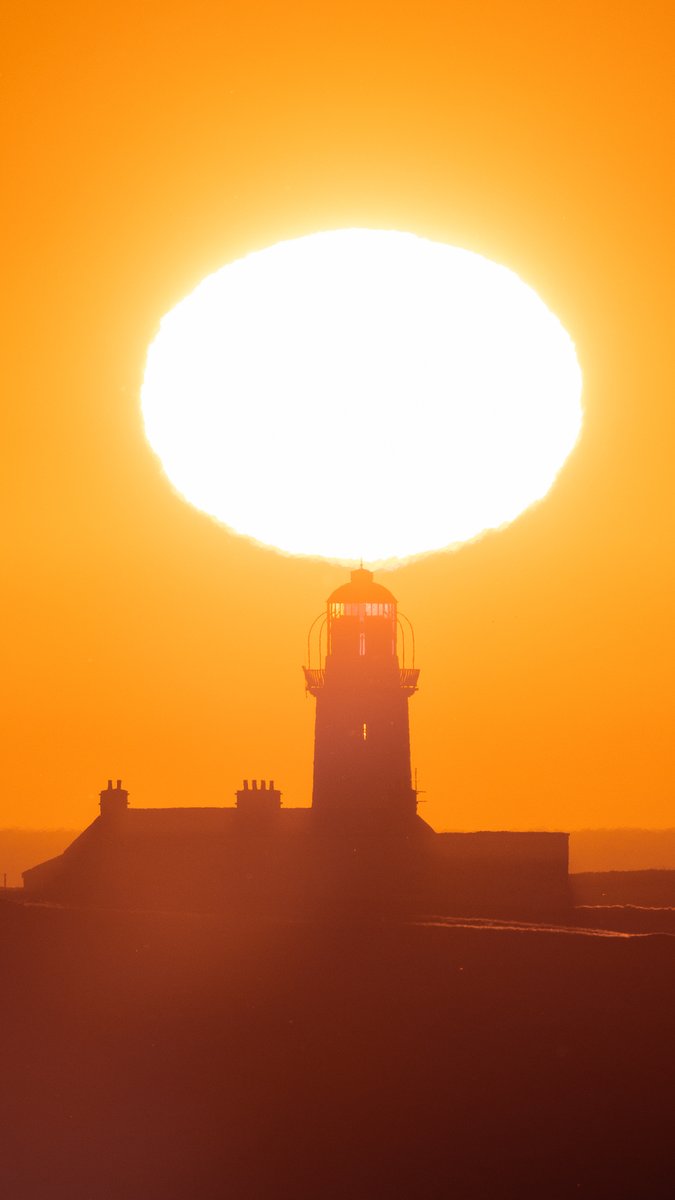 FineEyeFraming's tweet image. Rathlin O'Birne Lighthouse, Donegal Bay.
Rathlin O'Birne lighthouse went into operation on 14 April 1856. In 1974,a radioisotope thermoelectric generator was installed, making it home to Ireland's first nuclear powered lighthouse.
@wildatlanticway @DiscoverIreland @DonegalDaily