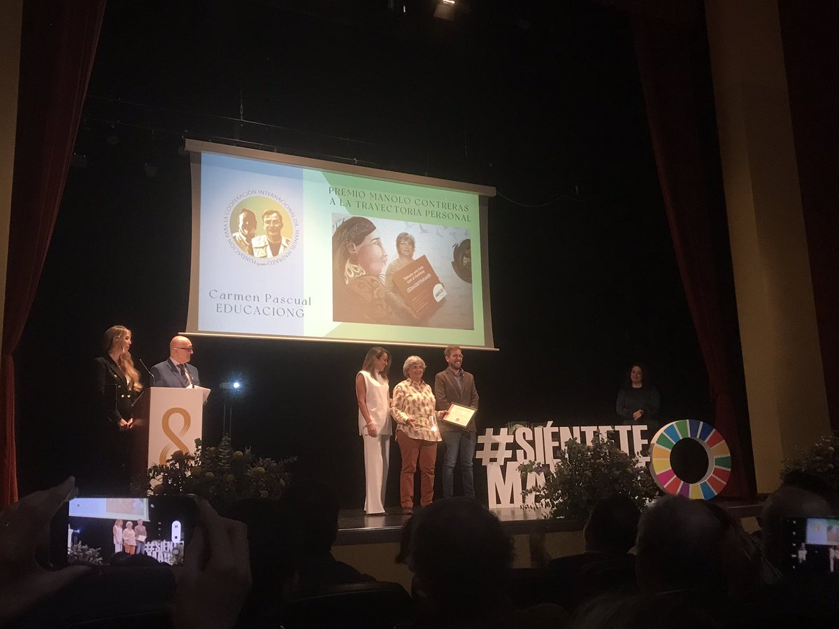 En la entrega de los I Premios Manolo Contreras de la <a href="/fundaciondrmm/">Fundación Madrazo</a>, conociendo los enormes proyectos que hacen de la cooperación internacional un sostén de desarrollo fundamental para muchísimas personas en el mundo.

#SiénteteMadrazo