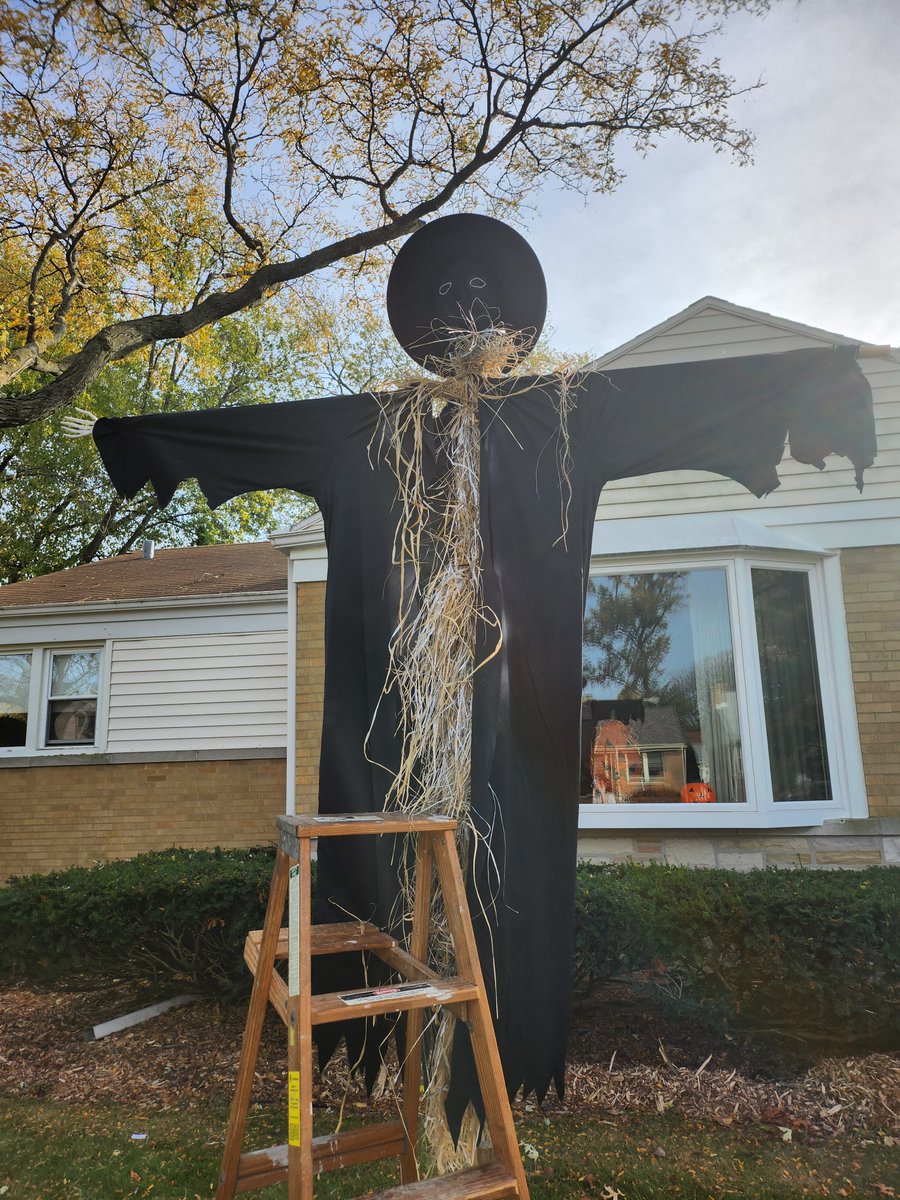 Cari__Jay's tweet photo. My halazia scarecrow is almost done https://t.co/v1tao1atE7