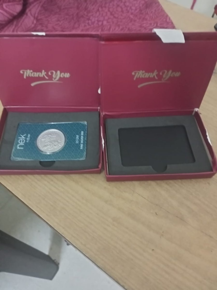 krishjalla's tweet photo. @SwiggyInstamart @SwiggyCares @Swiggy 
I have ordered a 2 10 grams silver coin from swiggy instamart. 1 of them is not delivered. Even the delivery boy didn't validate it &amp; when we were validating and asked him to wait he just left. And after seeing the package we observed one of the box is empty https://t.co/zdngLkpk0h