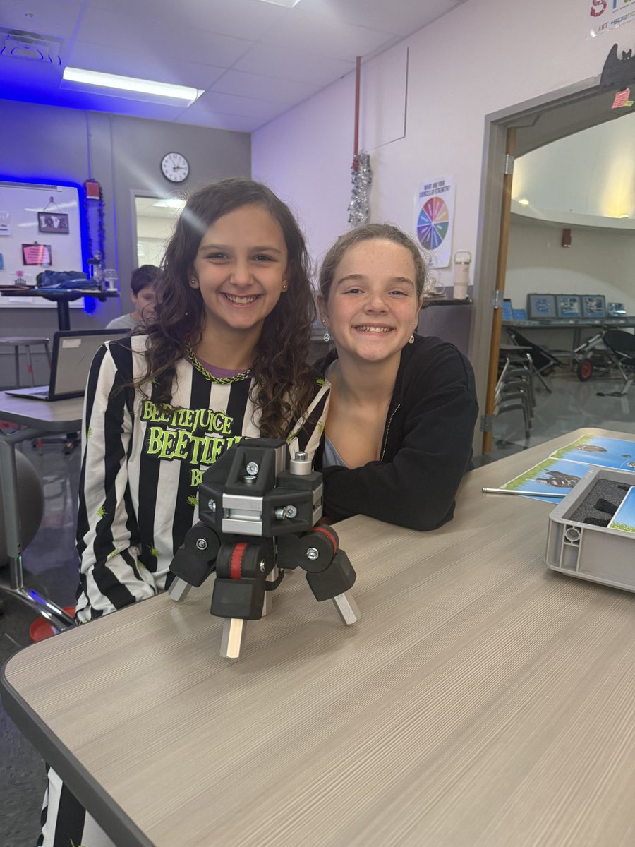 kmdunlap's tweet photo. More infento Discovery Builds! Great teamwork! #fairviewadvantage #create #communicate #collaborate #infento @infento @FPSchools https://t.co/PNE2f4Ts27