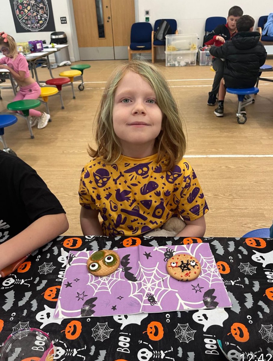 Menter Bro Morgannwg (@mibromorgannwg) on Twitter photo Diolch i blant o <a href="/gwaunynant/">Ysgol Gymraeg Gwaun Y Nant</a> am ddod draw i ddathlu Calan Gaeaf heddiw! 🎃 Thanks to everyone who came to celebrate Halloween in Barry today! 👻 Diolch i blant o <a href="/gwaunynant/">Ysgol Gymraeg Gwaun Y Nant</a> am ddod draw i ddathlu Calan Gaeaf heddiw! 🎃 Thanks to everyone who came to celebrate Halloween in Barry today! 👻