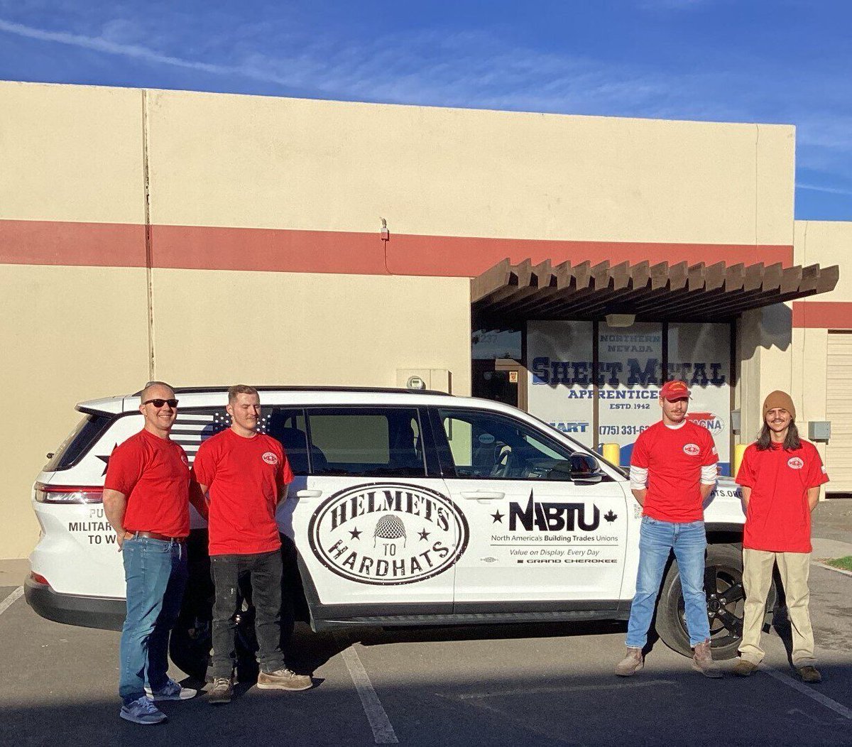 HelmetsHardhats's tweet photo. It's #TrainingCenterTuesday! H2H Northwest Regional Manager Nick Weathers stopped by the SMART Local 26 Training Center to say hello and speak with their first-year Veteran apprentices at their recently expanded state-of-the-art training center! https://t.co/OnmYuXyzcZ