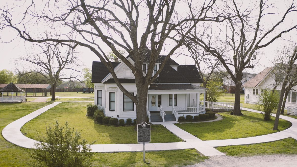 PflugervilleLib's tweet photo. Start your week off right with a trip to the Heritage House! TODAY from 3:00 to 7:00 pm, we are open for viewing. Visit us today to learn more about the history of Pflugerville! https://t.co/QmTnPlpbTH