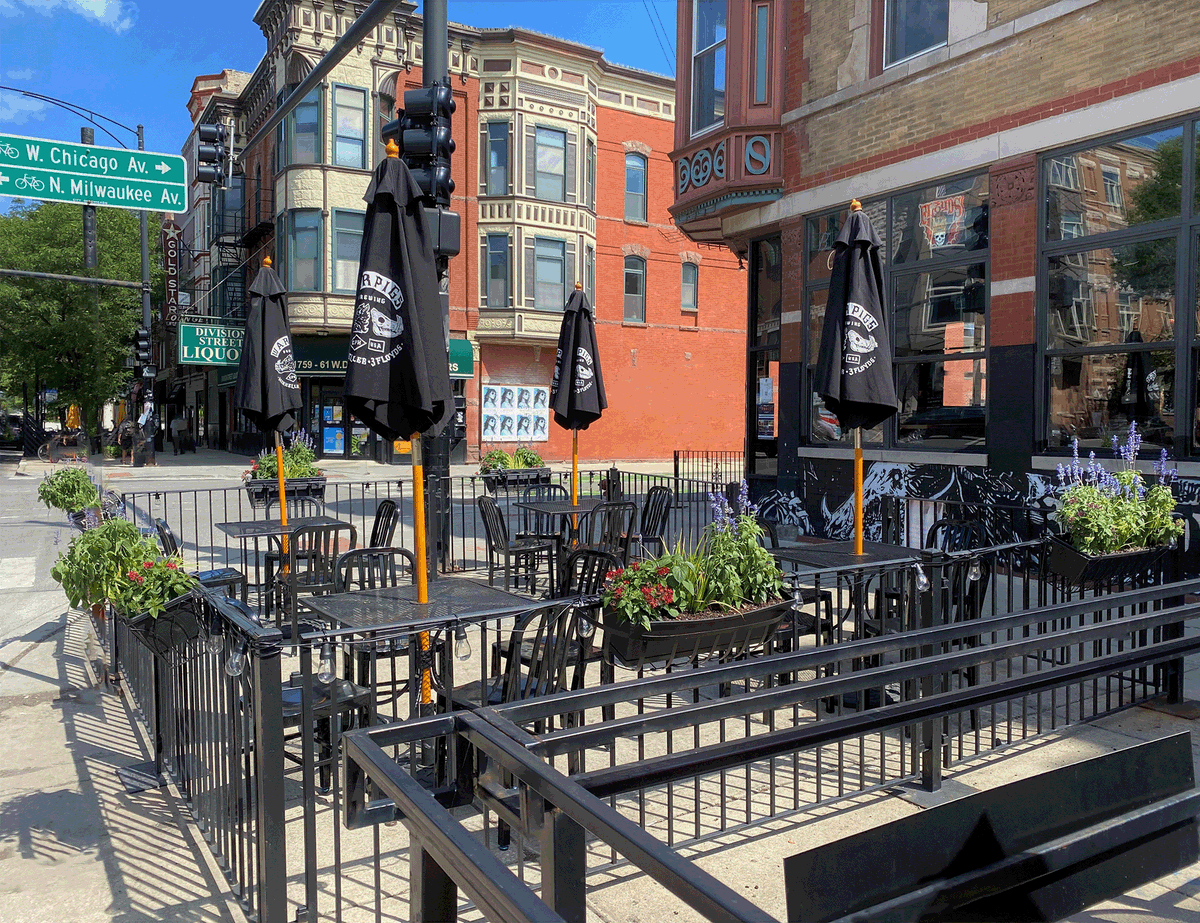 MacsWoodGrilled's tweet photo. Gotta enjoy these balmy days while we can! Both patios are open - stop by for a $5 House Mule, $4 Paddy's or a $5 Jameson Orange shot - we're open now!
(pic: TLM) #chicagopatio #patiochicago #chicagobars https://t.co/1EhGQWTmRE