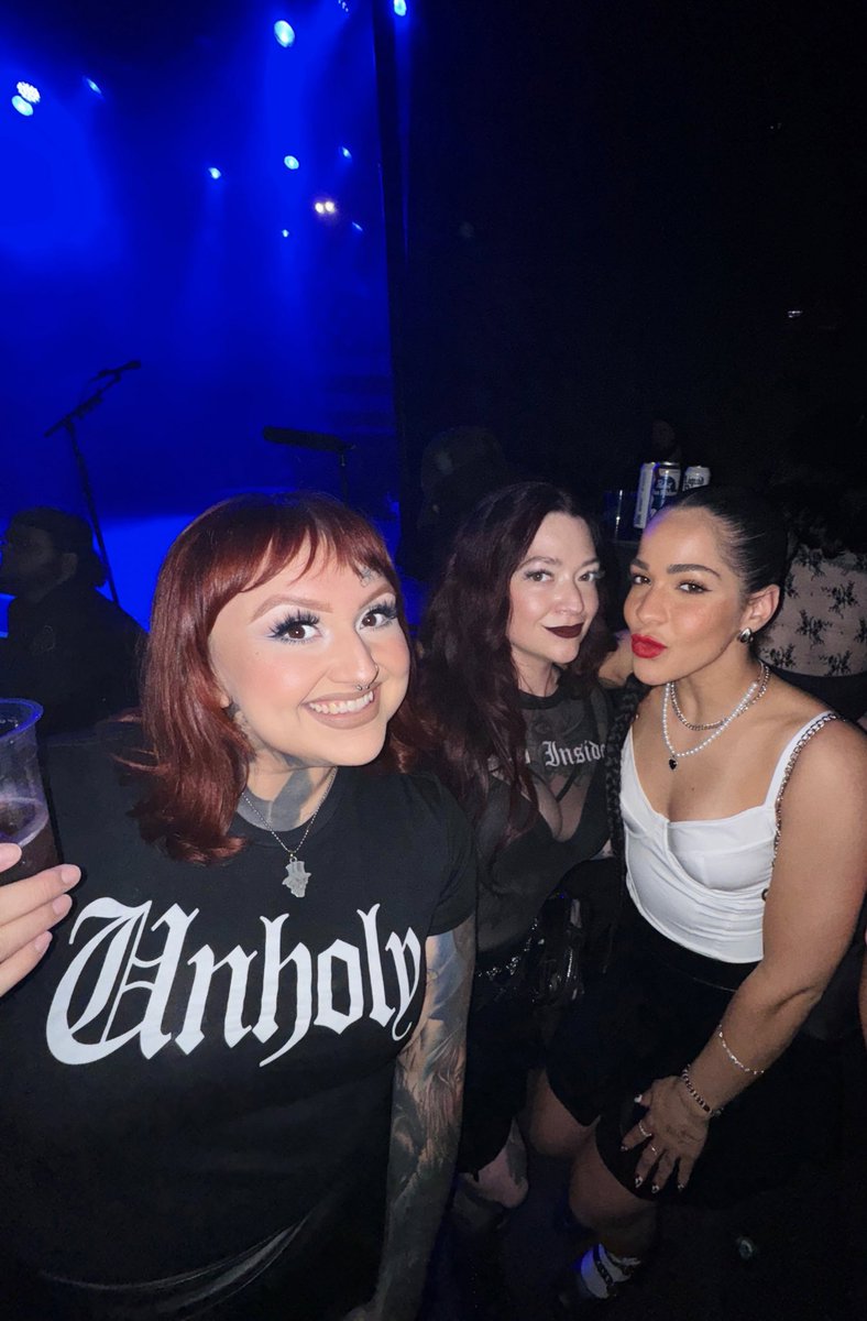 I got to finally meet these two beauties ♥️ @CassieNova6661 <a href="/mandarth87/">Manda</a> 💫