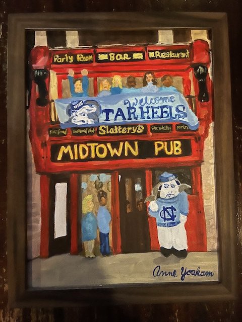 Chapel_Apple's tweet photo. Thank you Slattery’s Midtown Pub for 10 years of game watches! The Slatterys were gifted a painting of their establishment by the New York Carolina Club to commemorate the relationship! Ft. artist Anne Yoakam, NYCC board member Luke Rasnake, John Slattery, and Justin Slattery. https://t.co/ij7OT40tdr