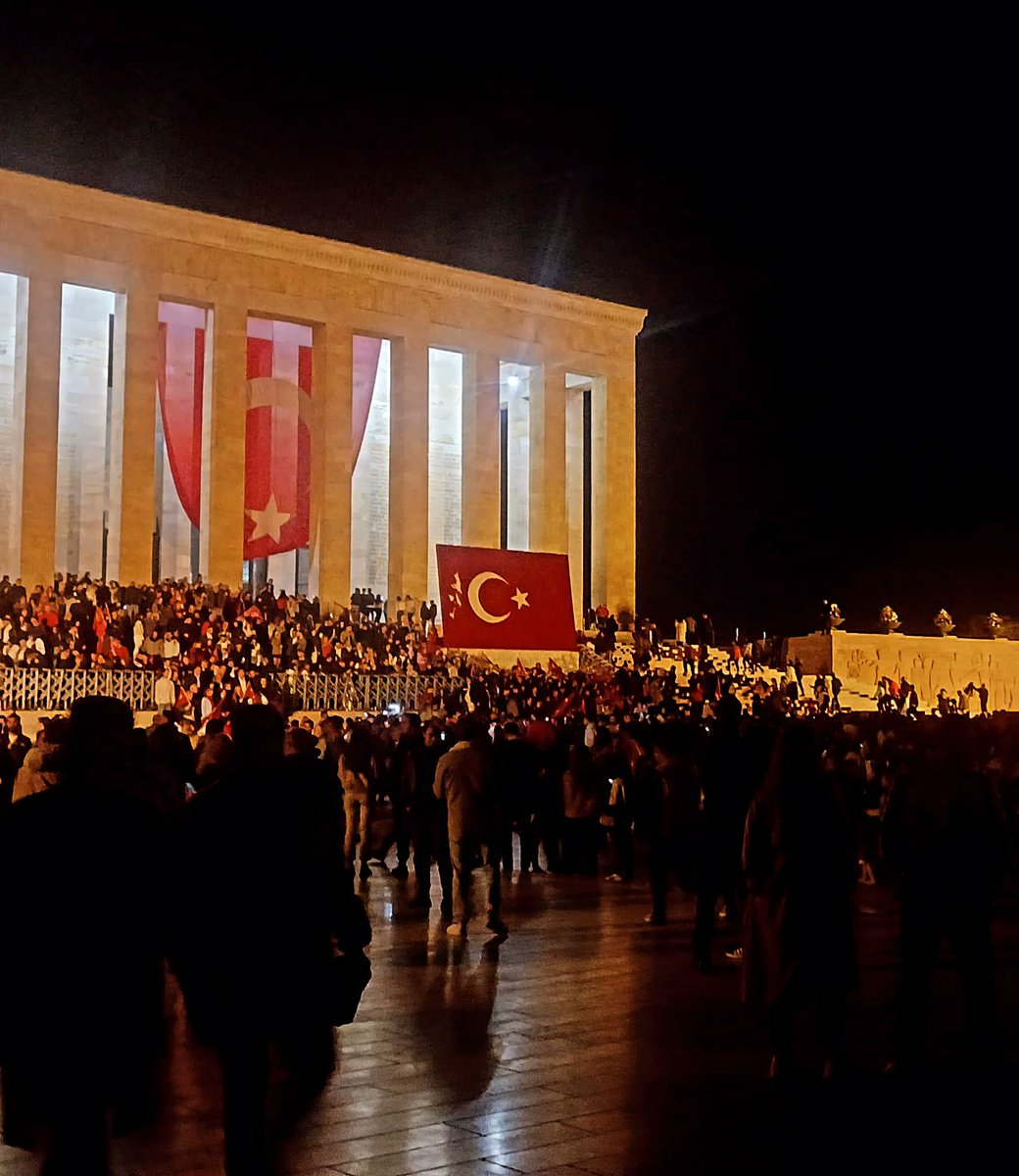 gdemettt's tweet photo. Yaktığın Türklük ateşi ile kurulan bu Cumhuriyet; seni tanıyan, anlayan, gösterdiğin yolda durmadan yürüyeceğine and içen TÜRK gençliği ile ilelebet payidar kalacaktır. ♾️🇹🇷🤍✨️

Sana ve silah arkadaşlarına saygı,sevgi ve şükranla... 🙏

#çokyaşacumhuriyet https://t.co/avi6cK11mv
