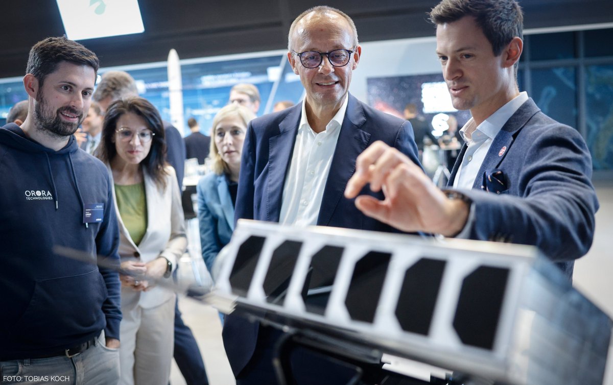 Danke für den spannenden Einblick &amp; Austausch heute: „Ich bin wirklich beeindruckt von den Forschungsarbeiten und begeistert vom Engagement der Studenten &amp; Studentinnen der Universität der Bundeswehr. Weltraumforschung ist ein Chancenraum &amp; wir müssen die Begeisterung dafür nach