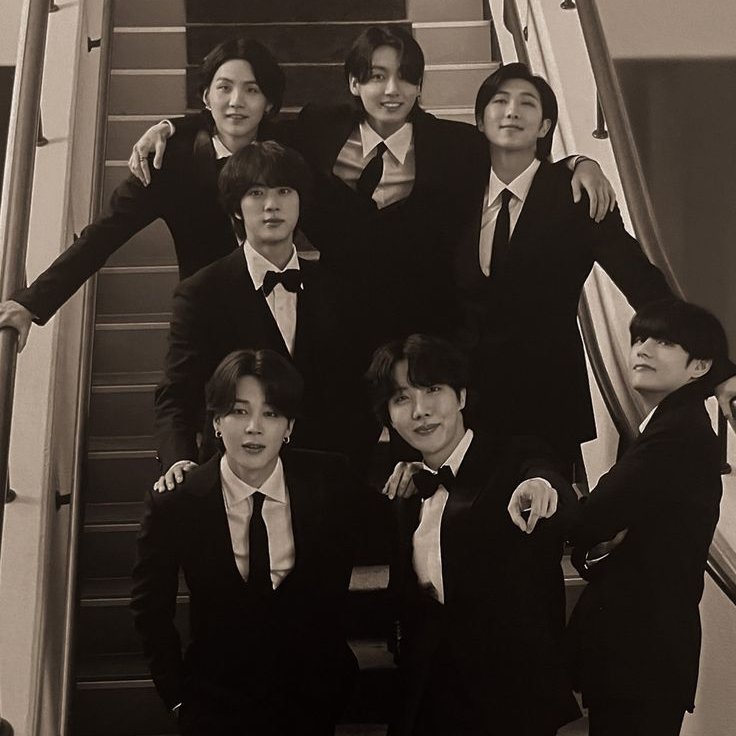 RT + REPLY 

ARMY ONLY TRUST BTS
WE LOVE BTS
ONLY ARMY AND BTS MATTER
WITH NAMJOON TILL THE END 
WITH SEOKJIN TILL THE END
WITH YOONGI TILL THE END 
WITH HOSEOK TILL THE END 
WITH JIMIN TILL THE END 
WITH TAEHYUNG TILL THE END 
WITH JUNGKOOK TILL THE END