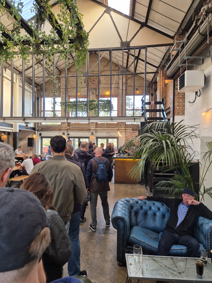 pub_queues tweet media