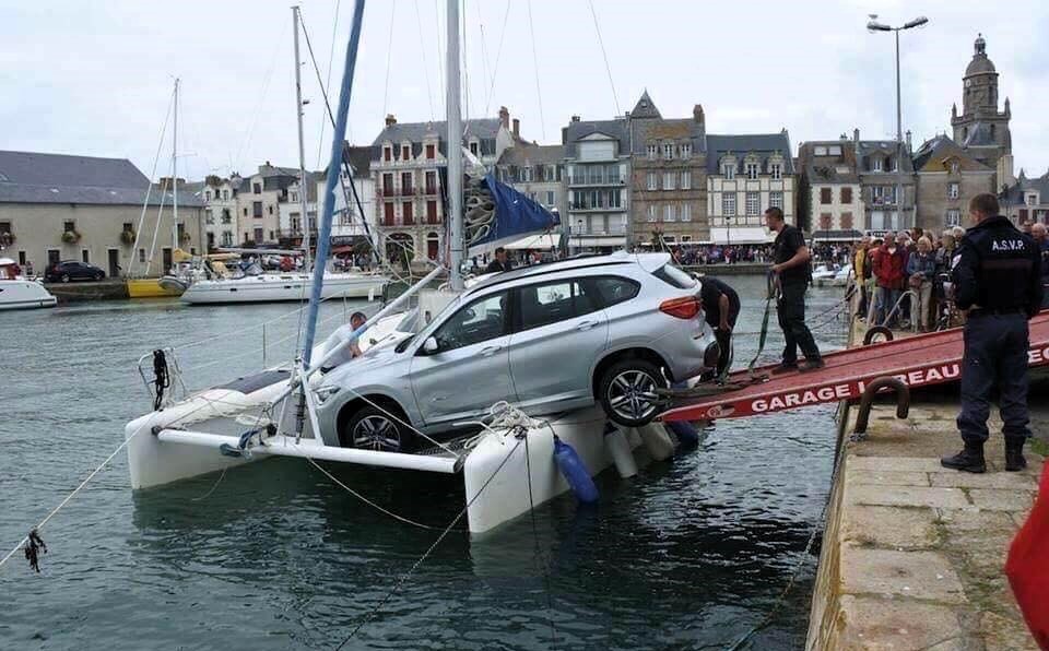 HeadlessBassist's tweet photo. "Don't worry, it's not heavy - it's based on a Mini, see?" https://t.co/fTqPImnVQO