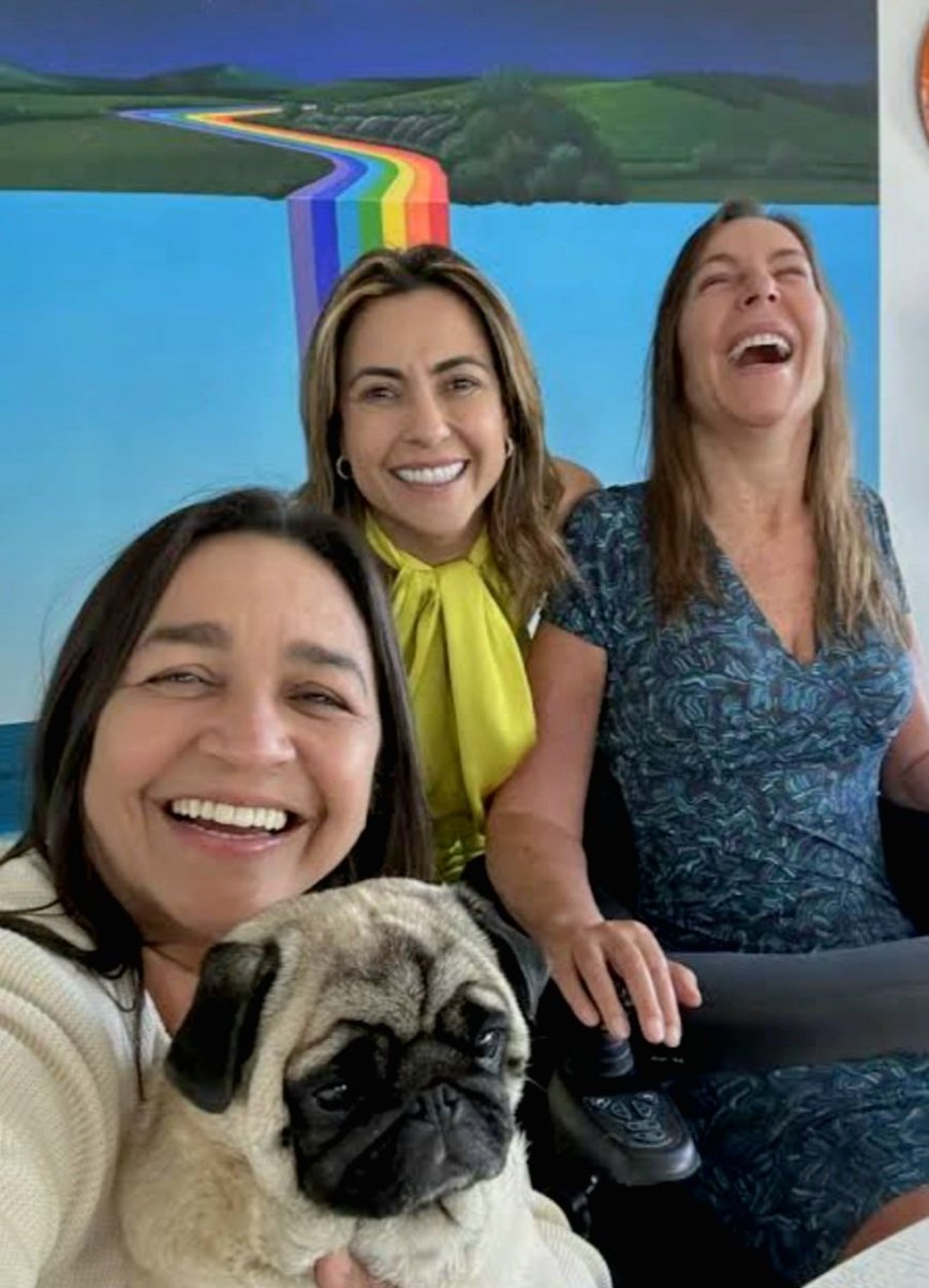 movadvdireitabr's tweet photo. Pergunta sincera: O que essas senhoras produzem para o país? https://t.co/gEcYP4XhAG