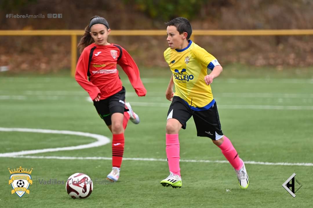 VadillosCF's tweet photo. Victoria del Alevín "C" #pinturasvallejo, de Óscar y Mario, en su partido frente al #CapiscolCF Femenino "B".
Agradecemos a las "rojillas" su deportividad. Mucha suerte en la liga.
➕️3️⃣ Jornada 5 💛💙
#FiebreAmarilla #FamiliaVadillista
📷 @javichicato https://t.co/SCgFbwUI2H