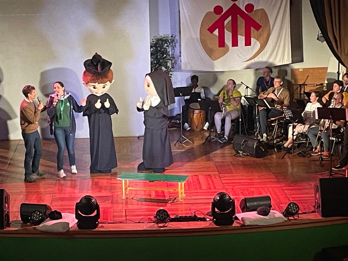 Famille de Don Bosco tweet media