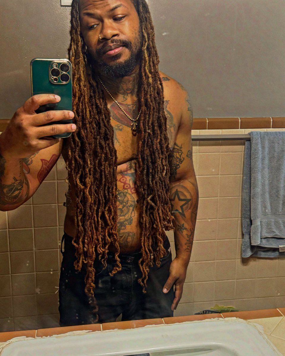 TrellThomas86's tweet photo. Been growing this for 12 years, never lose my crown 👑 💪🏽
#LengthCheck
#GoodHair
#GoodSpirit https://t.co/2Rbxffb9Ub