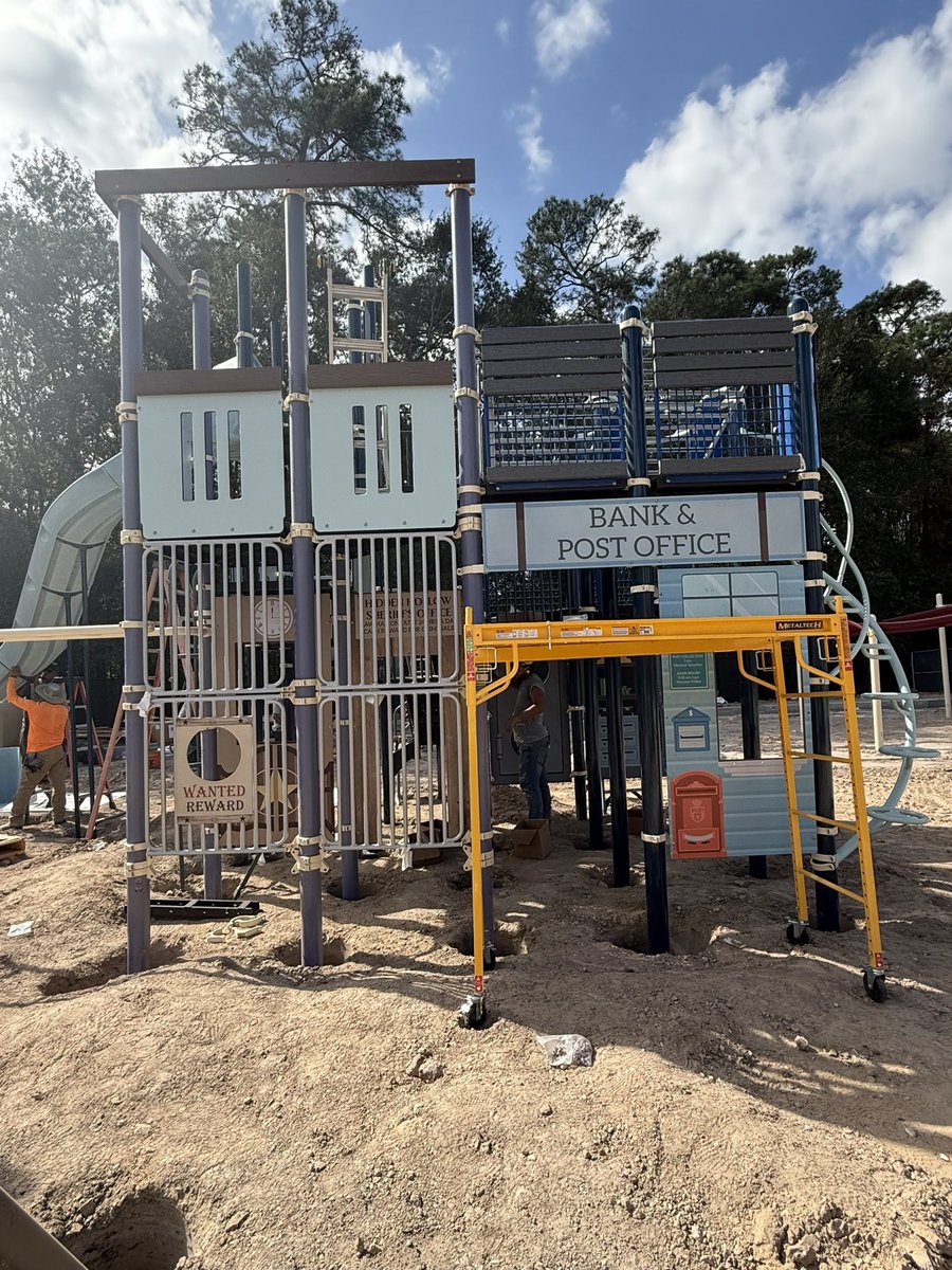 EatPlayLearn22's tweet photo. More places are taking shape in the @HumbleISD_HHE Old West Town! 🤠🐴🏦 #EatPlayLearnGrow in @HumbleISD! #ShineOn💫 https://t.co/RIJBIMfl5f