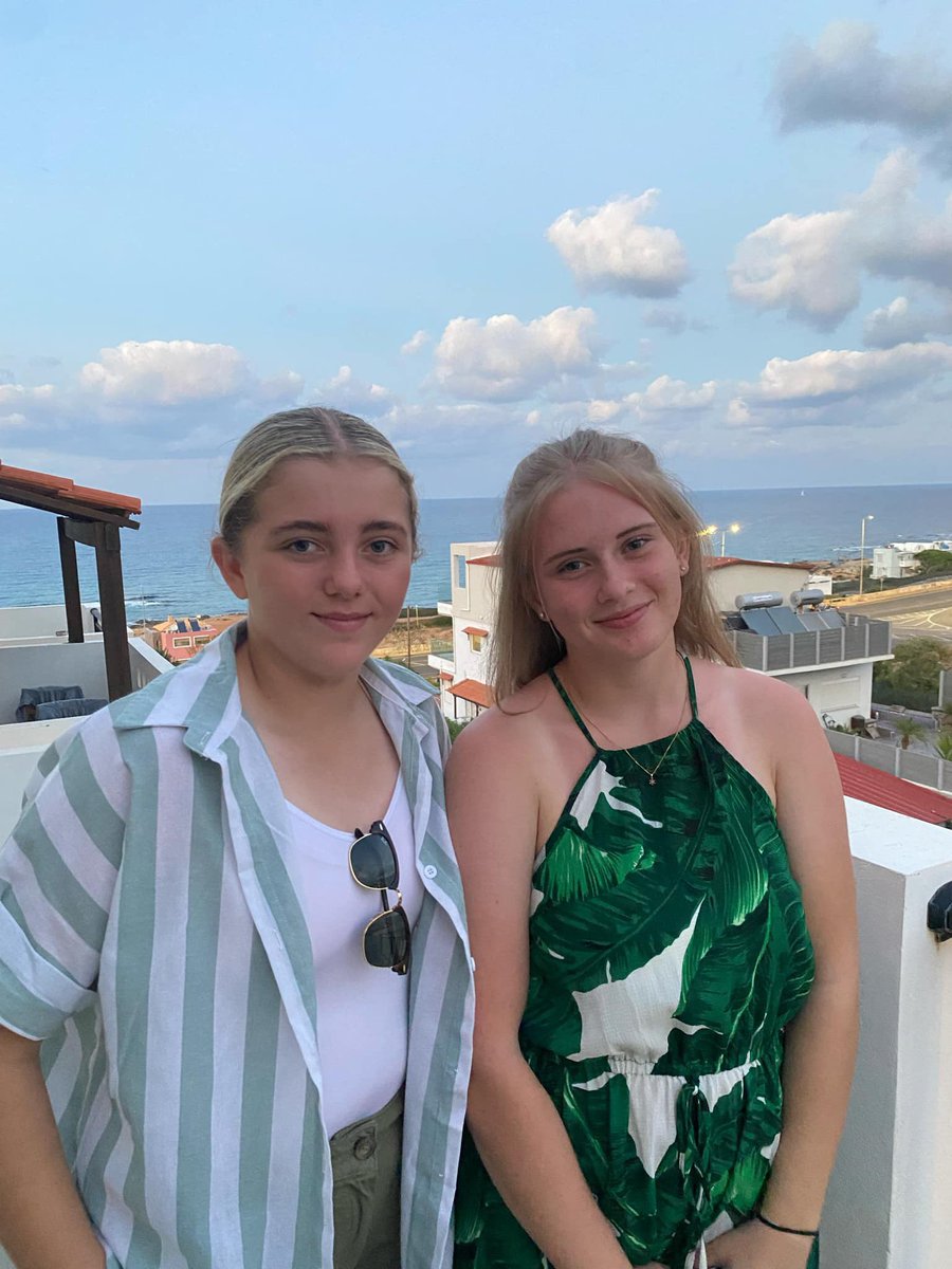 clarespragg78's tweet photo. Sisters. Always have each other https://t.co/vLCkwQDB7r