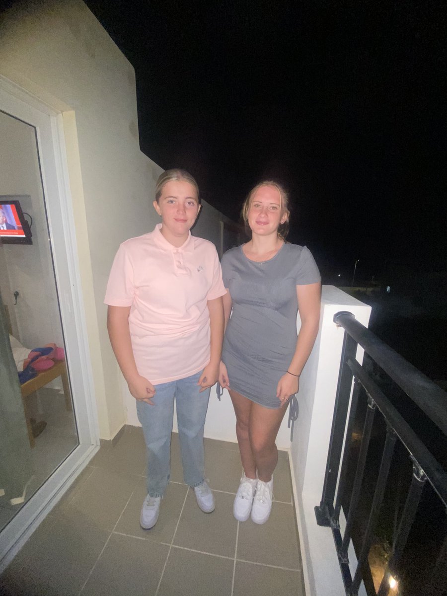 clarespragg78's tweet photo. Sisters. Always have each other https://t.co/vLCkwQDB7r