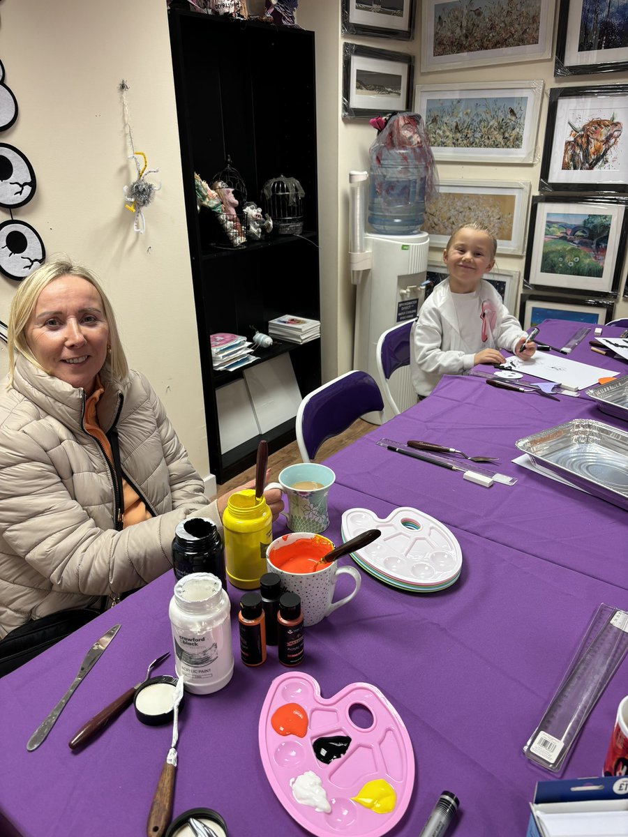 MairMeleri's tweet photo. Awesome time tonight at my first kids class in the gallery🧡🧡🎃🎃
#artclasses #fife #gallery #art #halloween https://t.co/1UBE7UCw6D