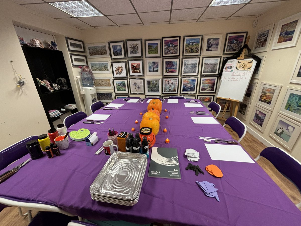 MairMeleri's tweet photo. Awesome time tonight at my first kids class in the gallery🧡🧡🎃🎃
#artclasses #fife #gallery #art #halloween https://t.co/1UBE7UCw6D