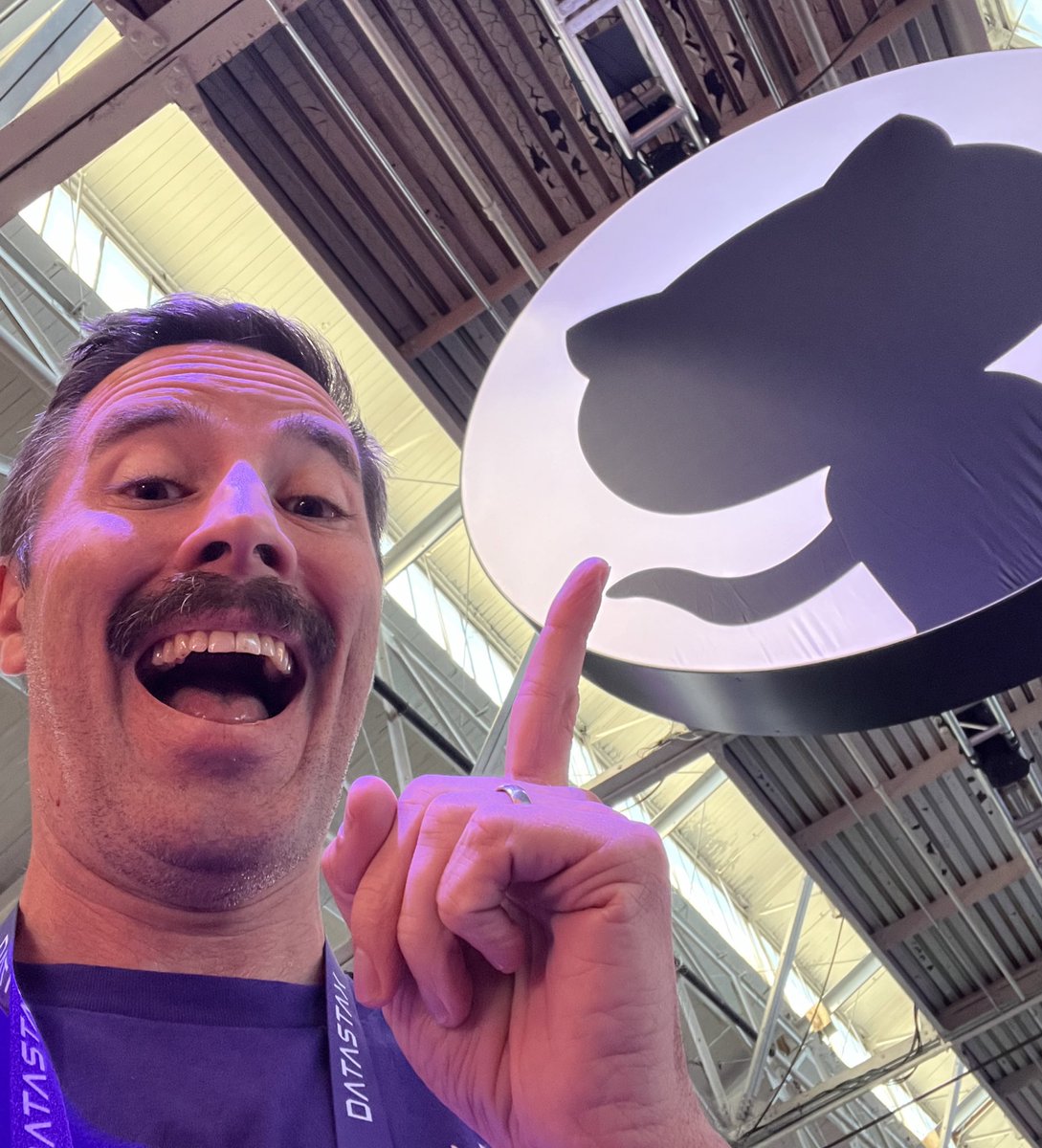 crtr0's tweet image. #GithubUniverse, I am in you! 🐙😺