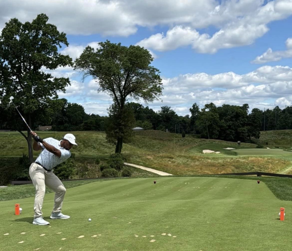 How about this foursome!

Saquon Barkley, Jalen Hurts, and Eagles owner Jeffrey Lurie spent the Birds off day golfing with… 
Former President Barack Obama