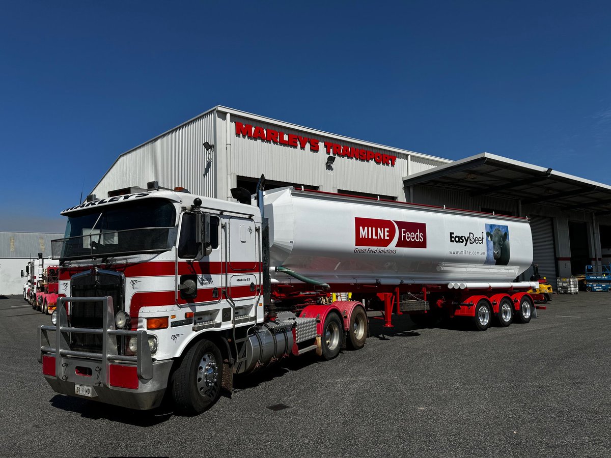 WalingaInc's tweet photo. Happy #trucktuesday from DownUnder! #walinga #onelegendarytrailer #feedhauler #walingatrailers #animalfeed #Australia https://t.co/zdzvw0ePcf