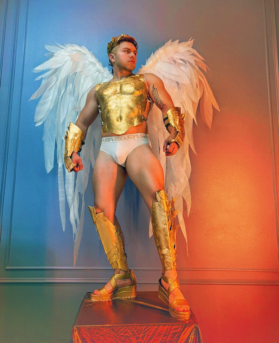carlosgzz03's tweet photo. 🪽ICARUS ☀️

This years #Halloween 
costume 👀 https://t.co/FSC3a8mUFN
