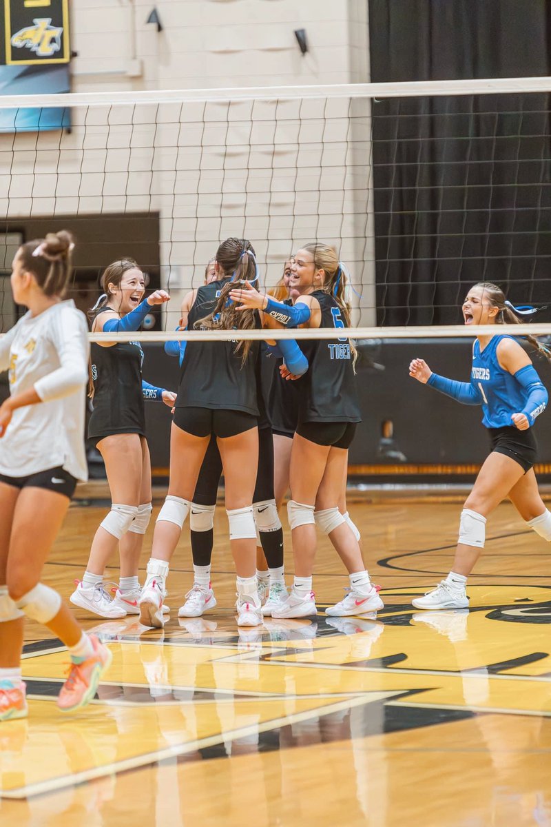 KylieKinner's tweet photo. #regionweek💙🤍 https://t.co/Oeet8CeMyA