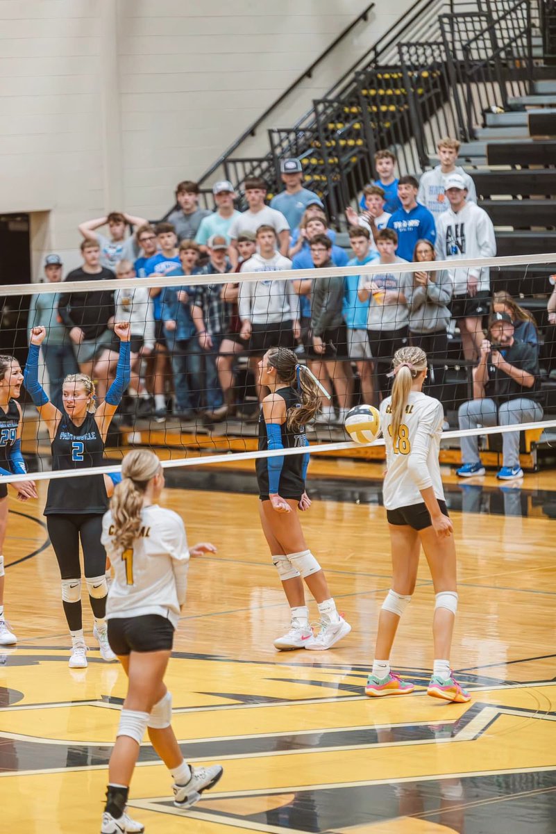 KylieKinner's tweet photo. #regionweek💙🤍 https://t.co/Oeet8CeMyA