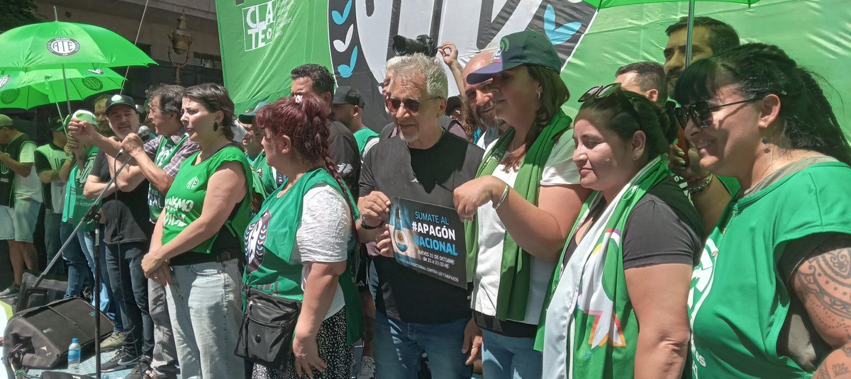 JoaquinMassaOk's tweet photo. Hoy más de 10 mil trabajadorxs de @ateprensa le volvimos a demostrar a @JMilei que con lxs trabajadorxs no se jode.

Unidad, organización y Lucha frente a un gobierno que solo trajo hambre, desocupación y represión al pueblo Argentino.

Gran Paro Nacional de ATE. https://t.co/CYMe1SutgY