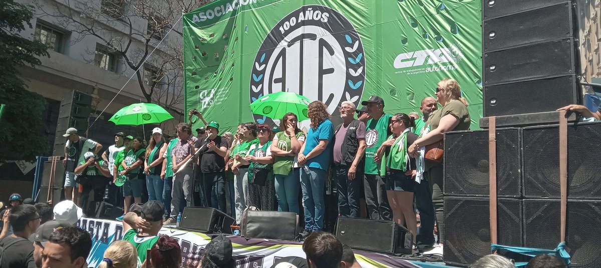 JoaquinMassaOk's tweet photo. Hoy más de 10 mil trabajadorxs de @ateprensa le volvimos a demostrar a @JMilei que con lxs trabajadorxs no se jode.

Unidad, organización y Lucha frente a un gobierno que solo trajo hambre, desocupación y represión al pueblo Argentino.

Gran Paro Nacional de ATE. https://t.co/CYMe1SutgY