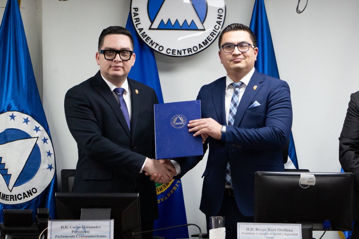 PARLACEN's tweet photo. Presidente @PARLACEN HD Carlos Hernández con Presidente de Comisión de Salud HD Bryan Orellana; suscribieron Carta de Intención con Presidente del Colegio de Psicólogos de Guatemala @ColPsicologosGT Maestro Diego Alejandro Palacios; para fortalecer sistemas de salud en el país https://t.co/uSu43Nv4F6