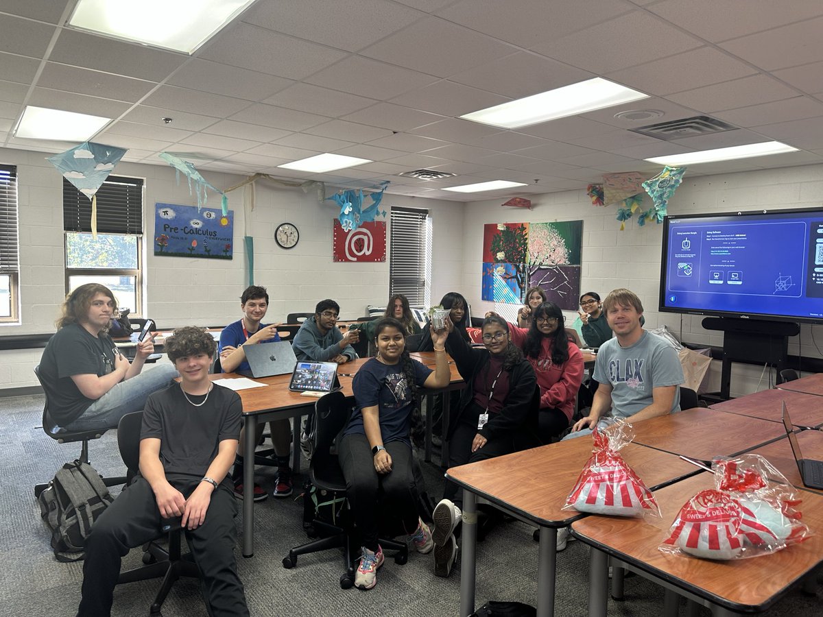 stuco_newtech's tweet photo. In honor of Sustainability Day, StuCo delivered succulents to each Networking last week!🪴 Networkings that can take care of your succulent and keep it alive until Earth Day will get a prize! 🌱

💡Use a plant identifier app to find out how to take care of your succulents! https://t.co/4FRuk5xCuX