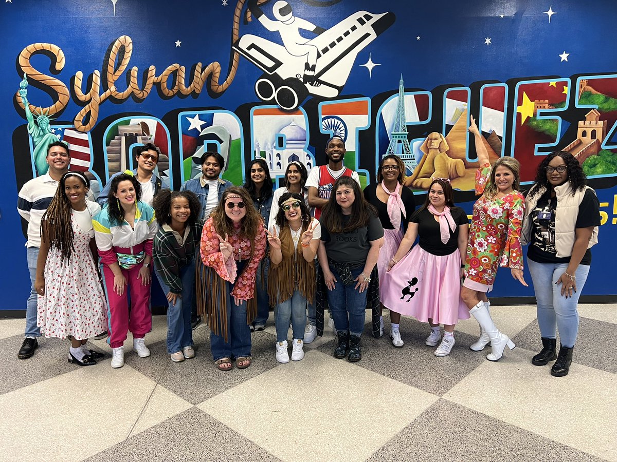 Making bad choices is never in-style, but you know what is?! <a href="/hisd_SRE/">Sylvan Rodriguez ES</a> Space Rangers! Happy #RedRibbonWeek 😎