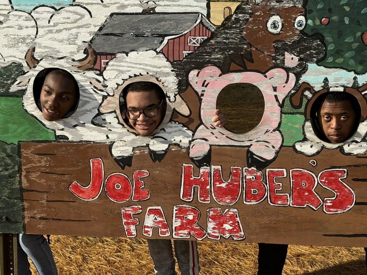WesternTheSTEM's tweet photo. 🍂🍎 Field Trip Fun at Huber’s Orchard! 🍎🍂

Our students had a fantastic day exploring Huber’s Orchard! Here’s to making memories and learning beyond the classroom! 🌽🚜🍏 #FieldTrip #HandsOnLearning #WesternHigh #HubersOrchard https://t.co/mAn7Lqx57f