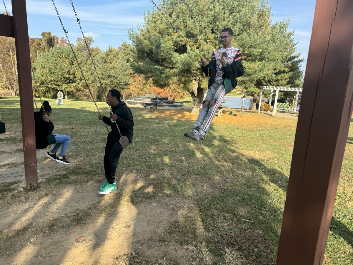 WesternTheSTEM's tweet photo. 🍂🍎 Field Trip Fun at Huber’s Orchard! 🍎🍂

Our students had a fantastic day exploring Huber’s Orchard! Here’s to making memories and learning beyond the classroom! 🌽🚜🍏 #FieldTrip #HandsOnLearning #WesternHigh #HubersOrchard https://t.co/mAn7Lqx57f